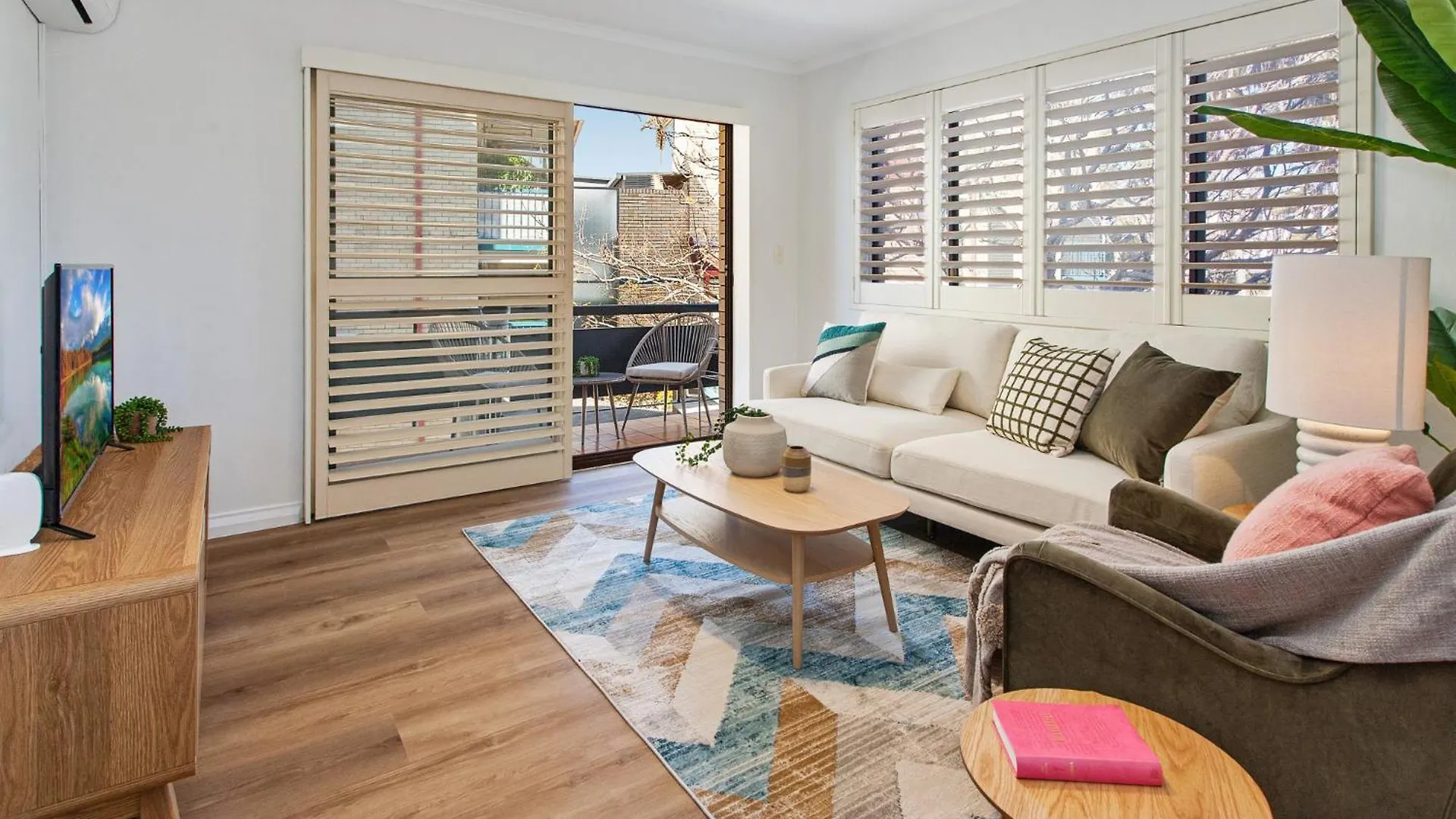Cosy Unit With Parking Near New Farm Park & River Brisbane